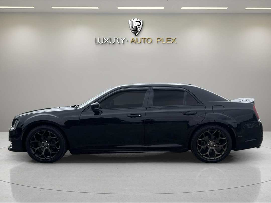 2019 Chrysler 300 300S PANO ROOF LOADED NEW TIRES ONLY 47,000 MILES - Image 2