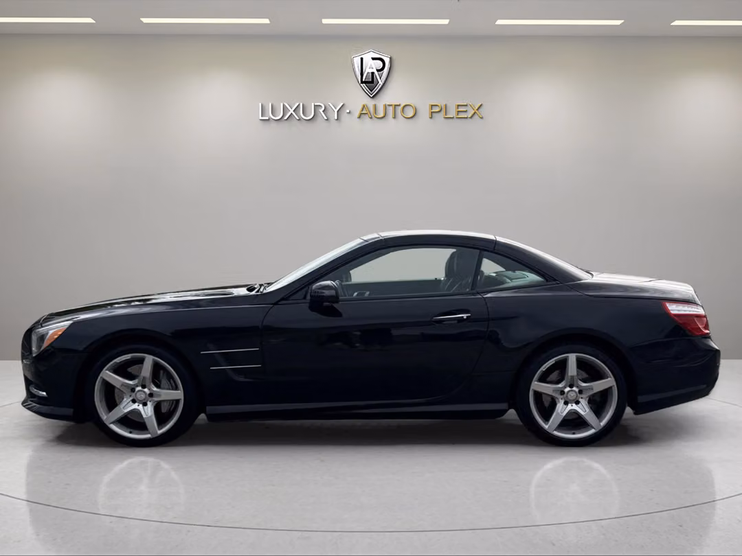 2015 Mercedes-Benz SL-Class SL 550 2D / 5.5L V8 / 75K MILES / Leather w. Heated & Cooled Seats / Like New - Image 3