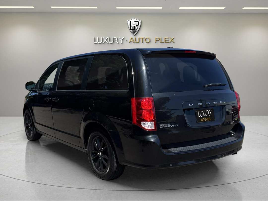 2019 Dodge Grand Cara Passenger SXT MINI - Image 3