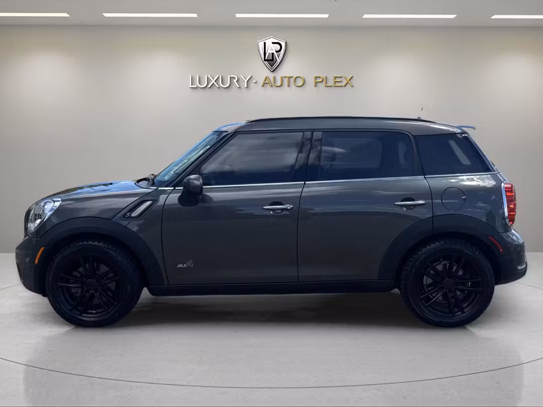 2012 MINI Countryman COOPER S ALL4 LEATHER PANO ROOF LOW 51,000 MILES - Image 2