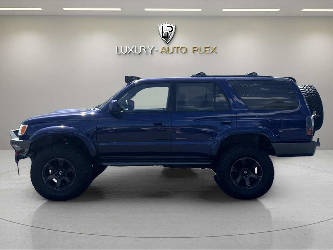 2002 Toyota 4Runner SR5 LOTS OF UPGRADES LIFTED SERVICE RECORDES VERY CLEAN - Image 2