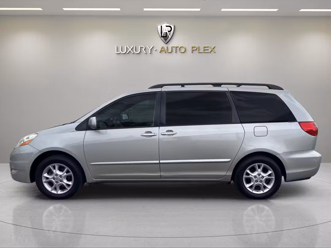 2006 Toyota Sienna XLE MINI RUNS GREAT LOCALE TRADE - Image 2