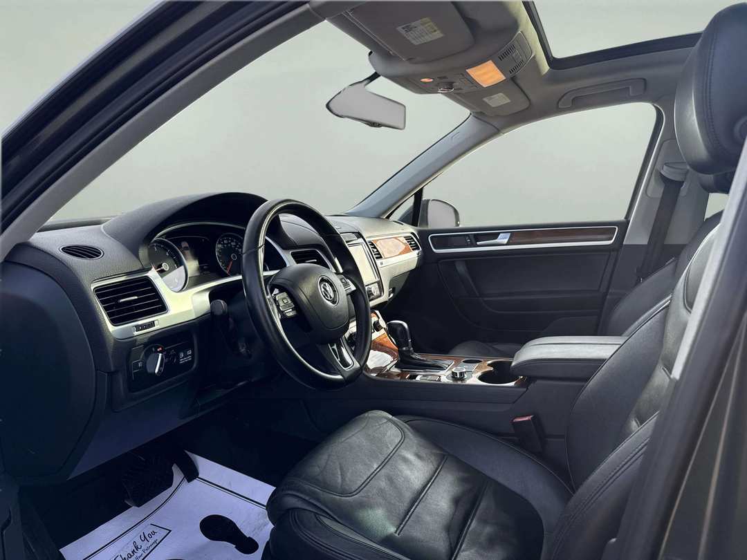 2012 Volkswagen Touareg Sport - Photo 9
