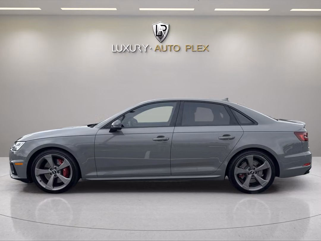 2019 Audi S4 PREMIUM PLUS / Navigation / Sunroof / S Sport / Diamond Stiched Seats / 35,000 MILES - Image 2