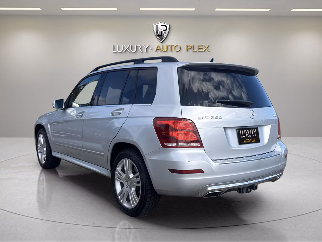 2014 Mercedes-Benz GLK 350 / Only 32,000 Miles / Navigation / Pano Sunroof / Loaded - Image 3