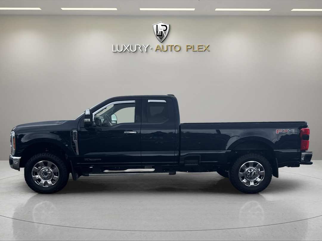 2023 Ford F350 Super Duty LARIAT V8, Turbo Diesel, 6.7 LOCAL 1OWNER 49,000 MILES RUST FREE - Image 2
