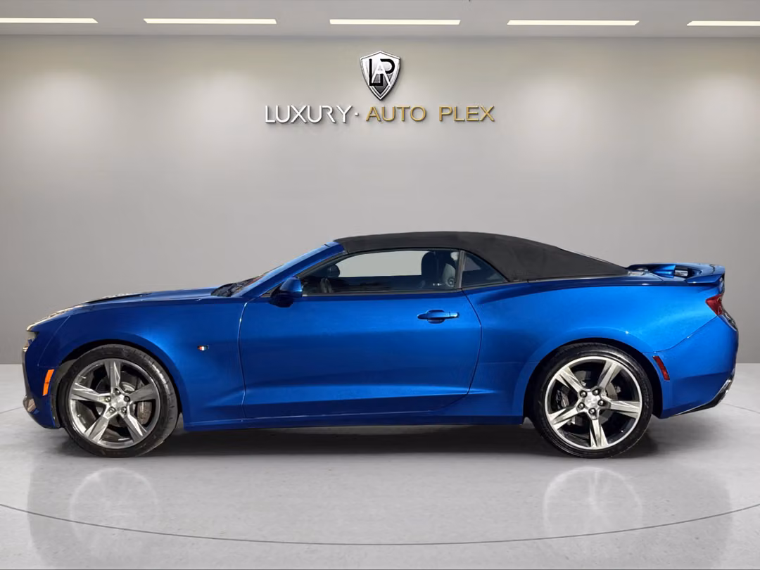 2016 Chevrolet Camaro SS 2D / V8 6.2L / 1OWNER / 32,000 MILES / 2SS Packege / Heated Leather Seats - Image 3