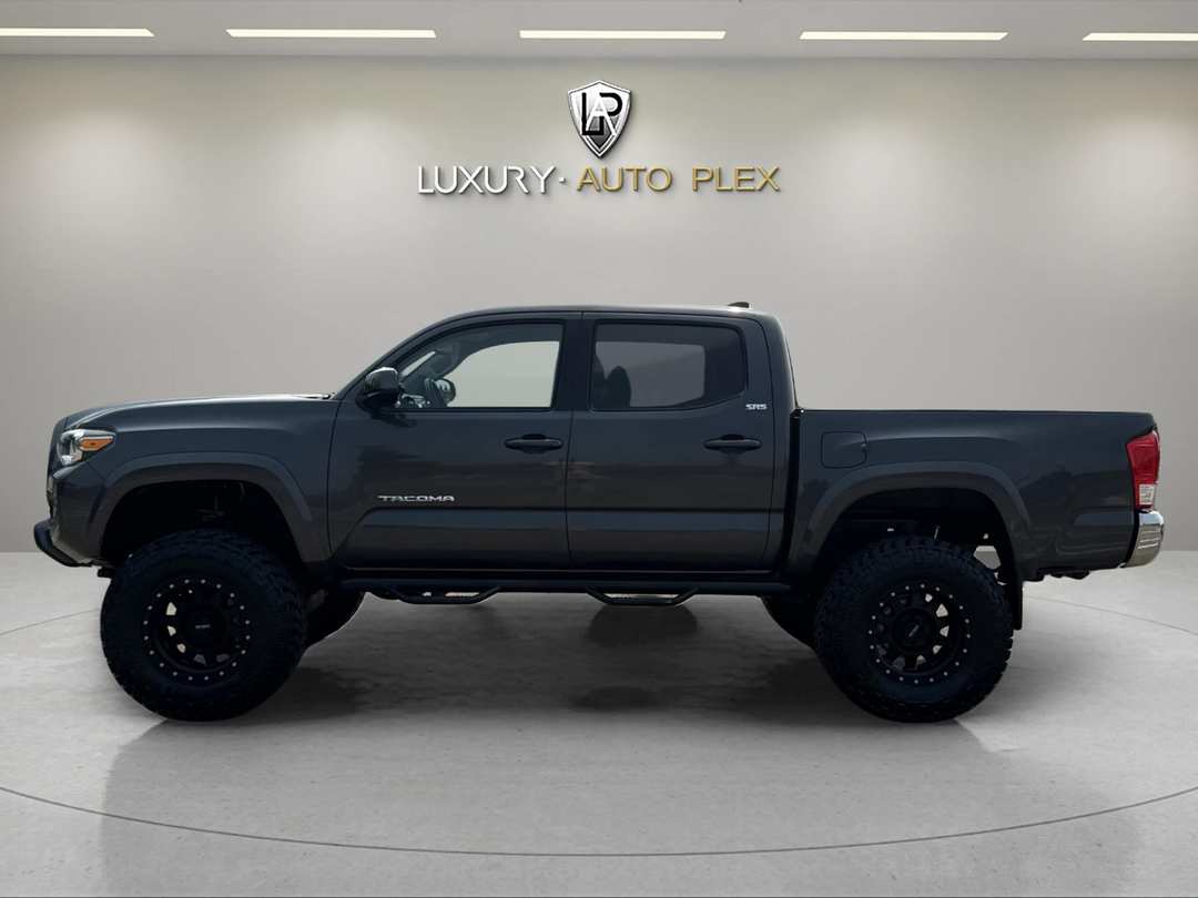 2016 Toyota Tacoma Double SR5 5 FT 6"LIFT ONLY 59,000 MILES SHARP - Image 2