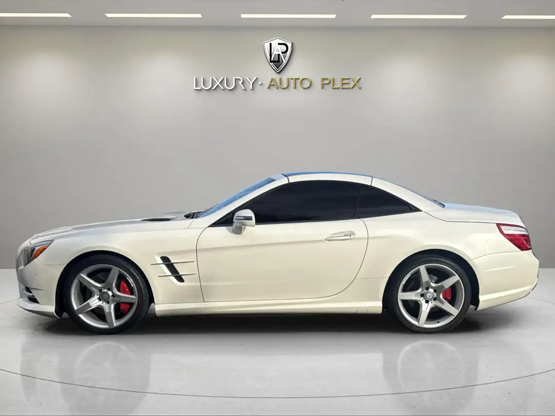 2014 Mercedes-Benz SL-Class SL 550 2D / 5.5L V8 / 61K MILES / AMG Line / Leather w. Heated & Cooled Seats / AMG Wheels / Sharp - Image 3
