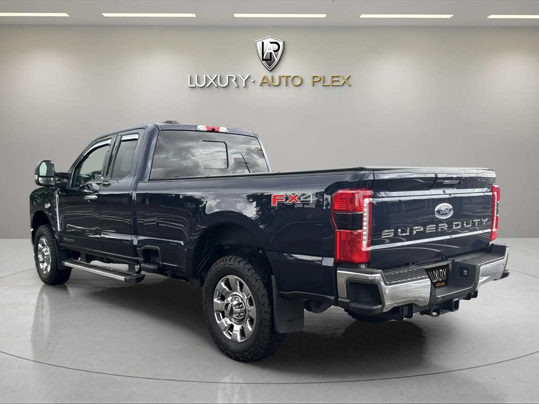 2023 Ford F350 Super Duty LARIAT V8, Turbo Diesel, 6.7 LOCAL 1OWNER 49,000 MILES RUST FREE - Image 3