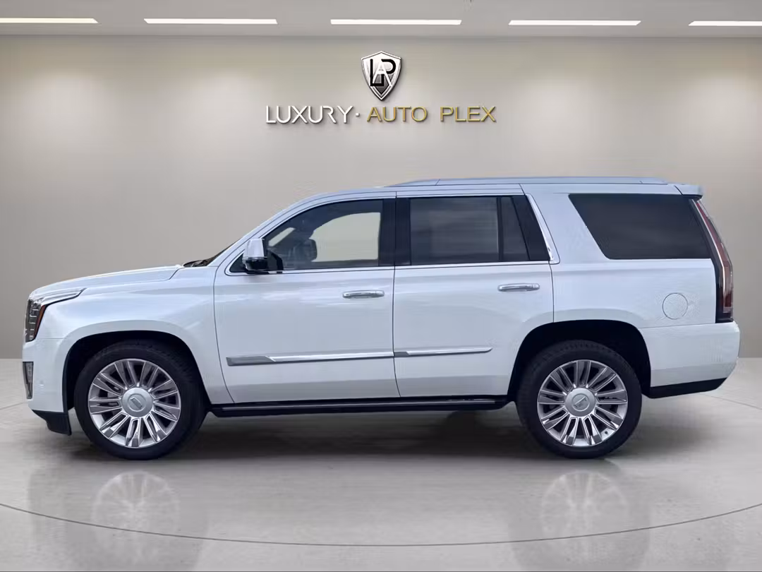 2018 Cadillac Escalade PLATINUM LOADED LEATHER HEATED & COOLED SEATS DVD PLAYER ONLY 78,000 MILES SHARP & CLEAN - Image 2