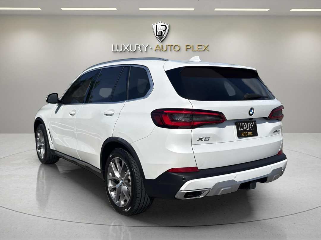 2019 BMW X5 XDRIVE50I LOADED V8 Twin Turbo 4.4 Liter LOW MILES - Image 3