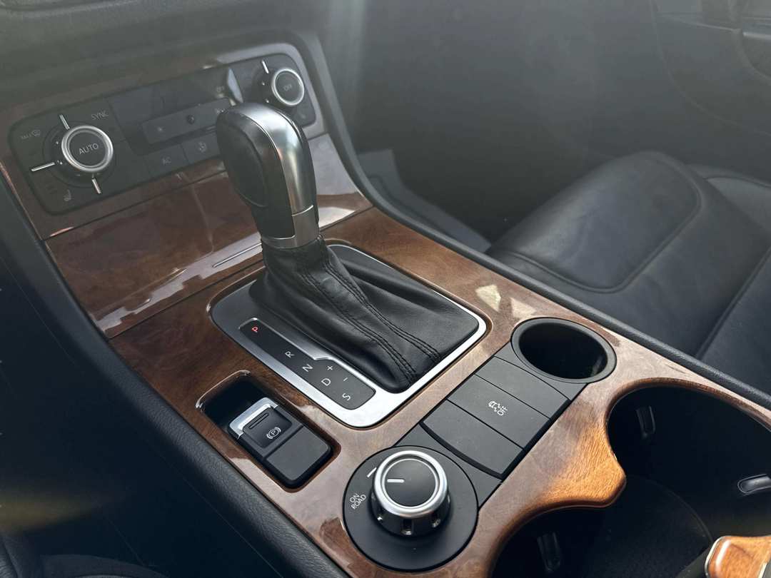 2012 Volkswagen Touareg Sport - Photo 11