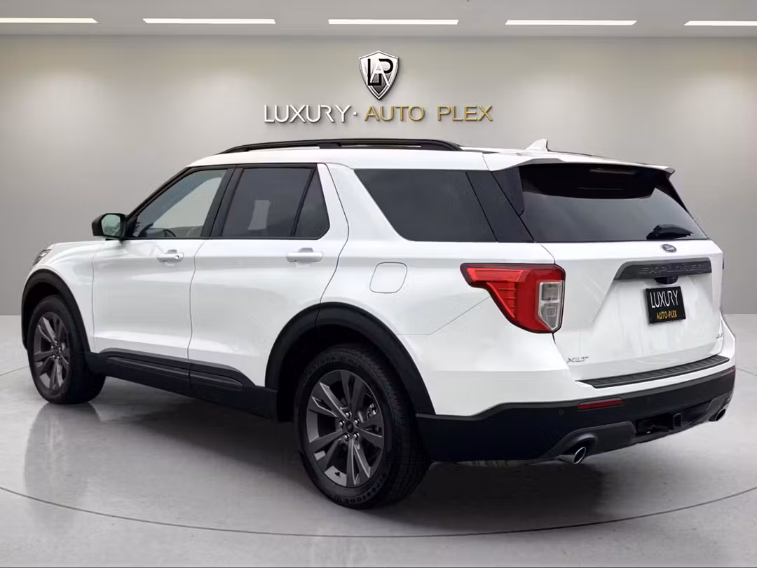 2021 Ford Explorer XLT LEATHER NAVIGATION PANO ROOF LOADED ONLY 34,000 MILES - Image 3