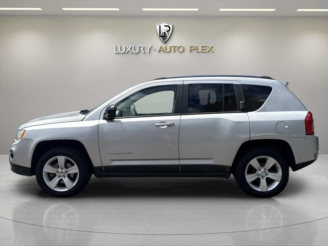 2011 Jeep Compass SPORT NAVIGTION CLEAN - Image 2