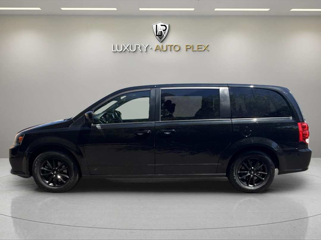 2019 Dodge Grand Cara Passenger SXT MINI - Image 2