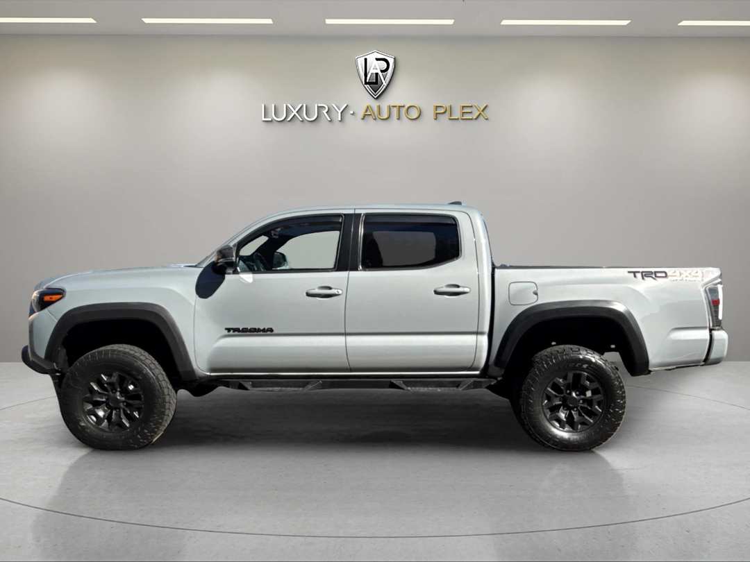 2019 Toyota Tacoma Double TRD OFFROAD 5 FT TRD OFF ROAD / 6 Speed Manual / LIFTED NAVi BACKUP / Moon Roof / Low 56,000 Miles - Image 2