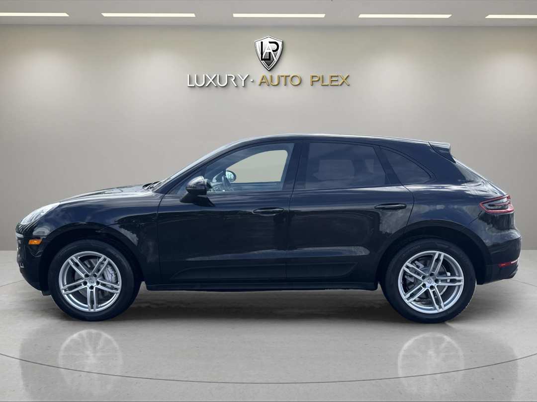 2017 Porsche Macan S LOADED PANOROOF ONLY 65,.000 MILES - Image 2