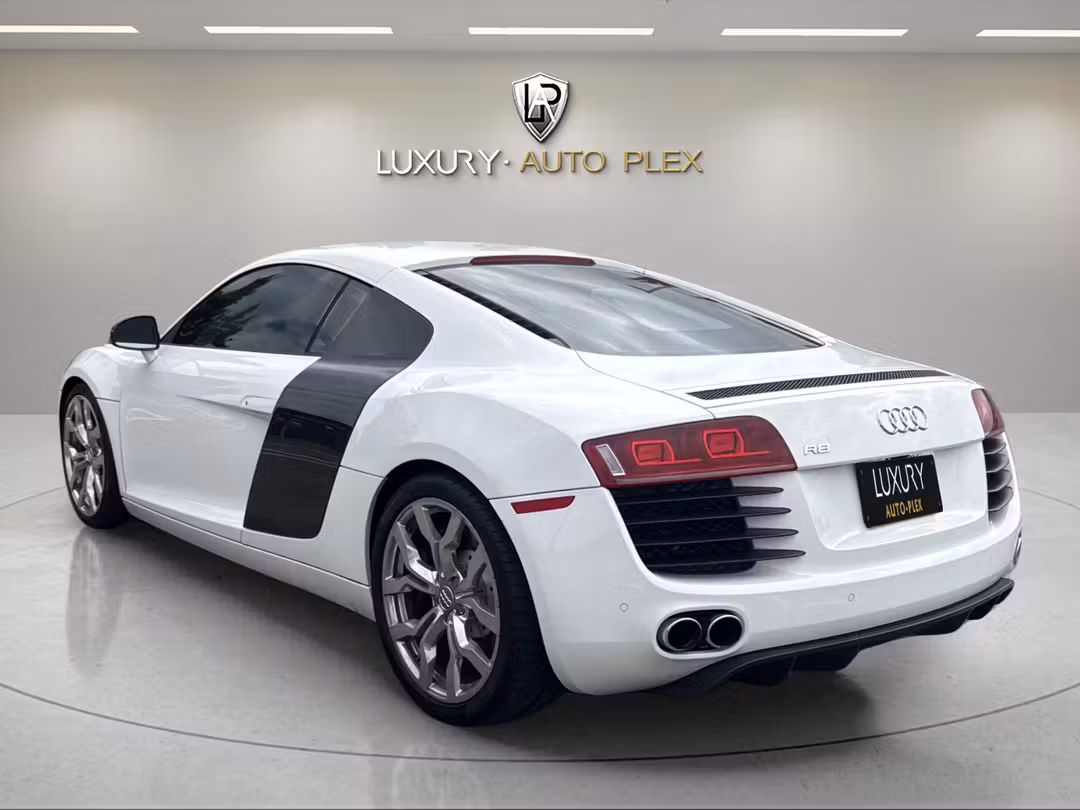 2010 Audi R8 4.2 2D LIKE NEW IN & OUT LOW 24,000 MILES SHARP - Image 3