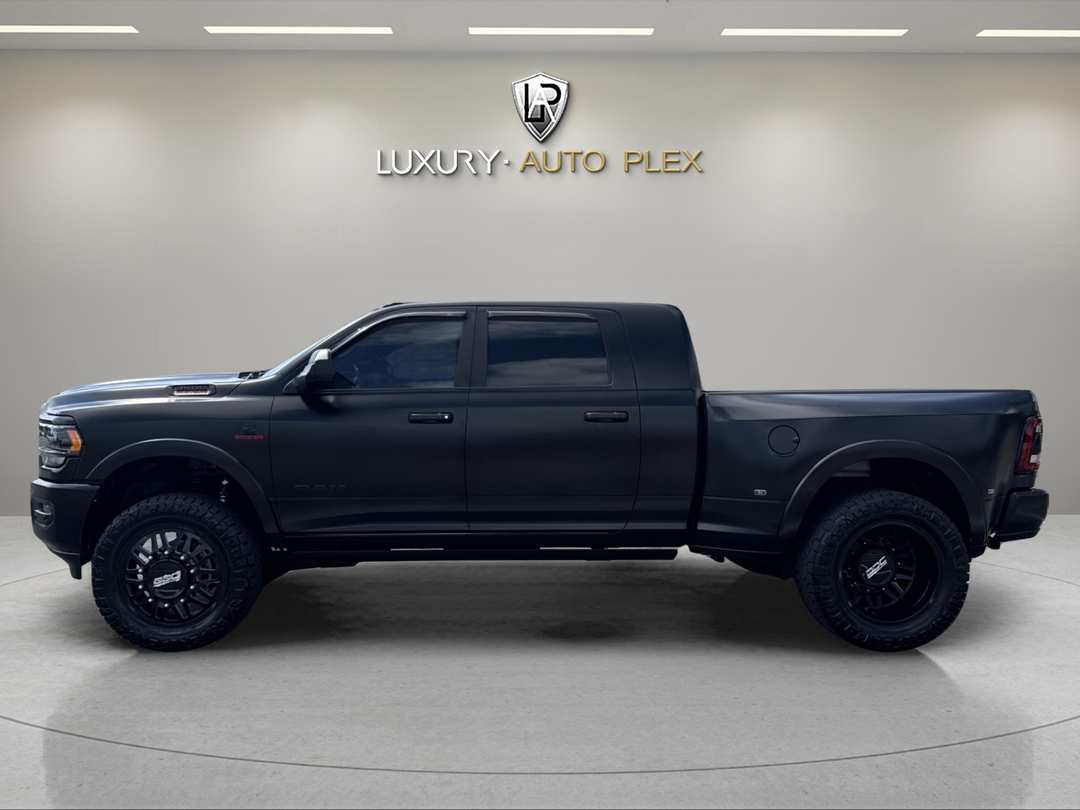 2022 Ram 3500 Mega LIMITED 6 1/3 FT LIFTED US OVER 20K IN UPGRADES ONLY 35,000 MILES SHARP - Image 2