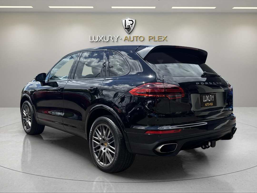 2018 Porsche Cayenne PLATINUM EDITION LOADED WITH OPTIONS ONLY 58,000 MILES - Image 3