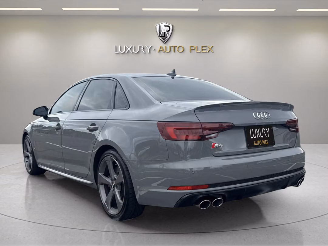 2019 Audi S4 PREMIUM PLUS / Navigation / Sunroof / S Sport / Diamond Stiched Seats / 35,000 MILES - Image 3
