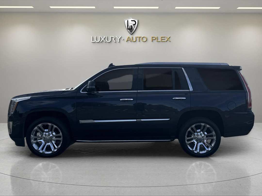 2018 Cadillac Escalade LUXURY / 6.2L V8 / 67,000 Miles/ LOADED / Heated & Cooled Leather Seats / Heads up Display - Image 2