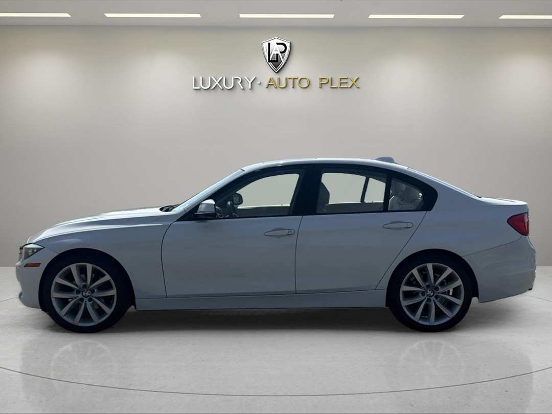 2014 BMW 3 Series 328I XDRIVE LEATHER MOON ROOF ONLY 65,000 MILES SHARP - Image 2
