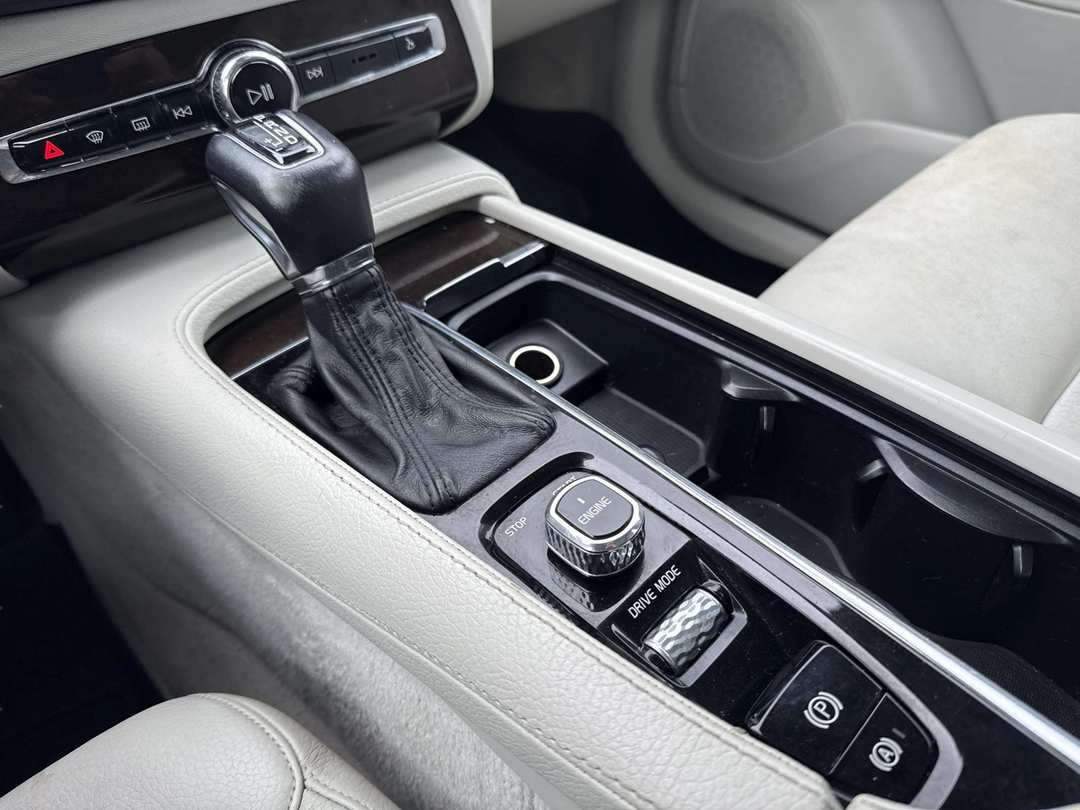 2016 Volvo XC90 Momentum - Photo 12