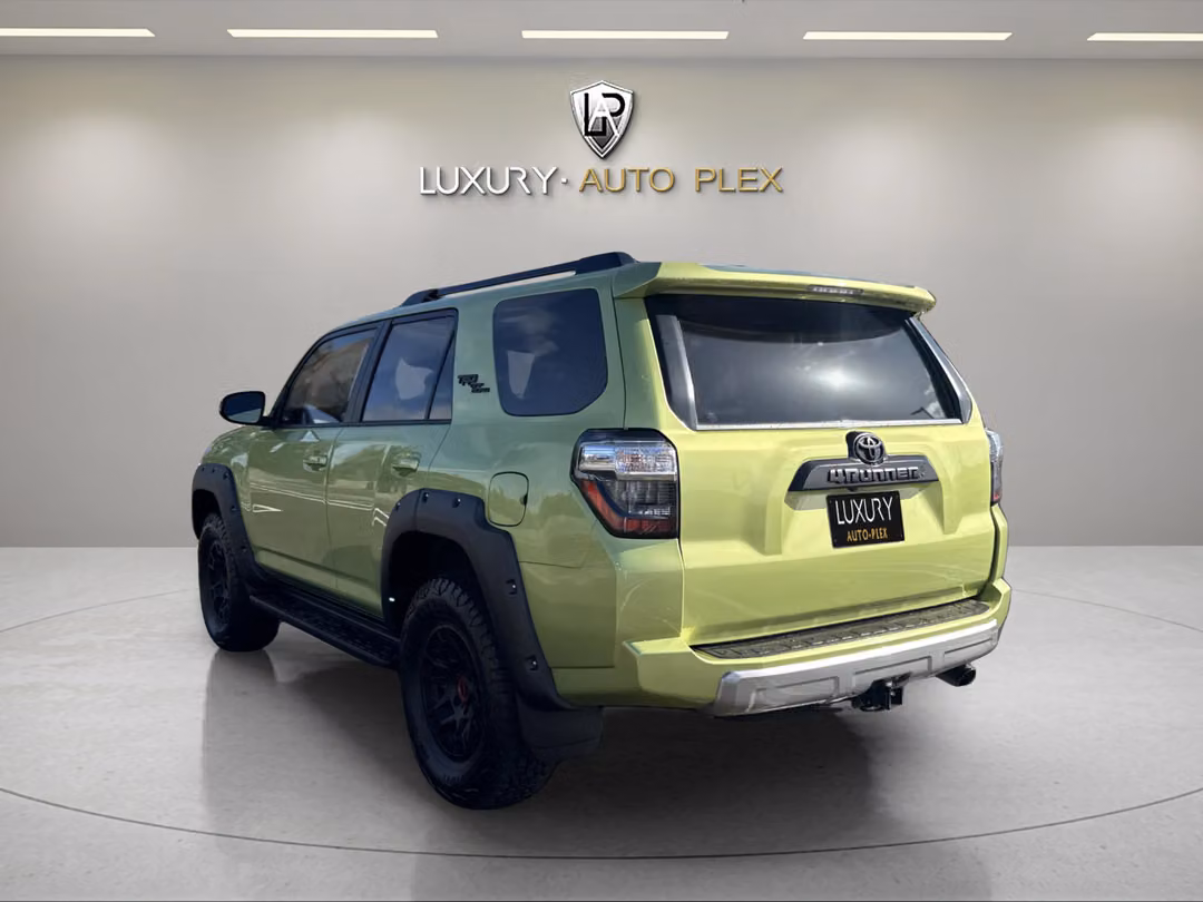 2023 Toyota 4Runner TRD OFFROAD PREMIUM / Leather & Heated Seats /NEW TIRE / Only 31,000 / NEW WHEELS & TIRES / Excel Cond - Image 3