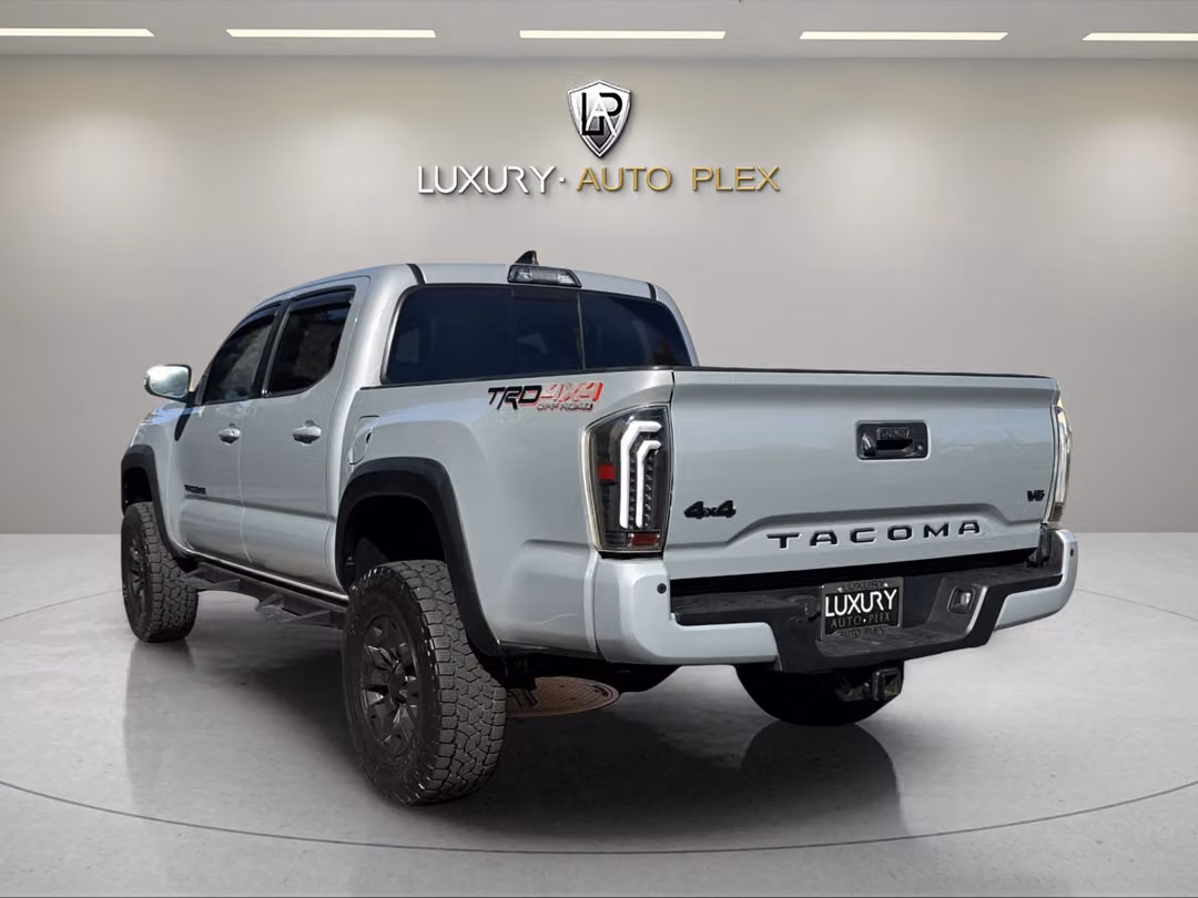 2019 Toyota Tacoma Double TRD OFFROAD 5 FT TRD OFF ROAD / 6 Speed Manual / LIFTED NAVi BACKUP / Moon Roof / Low 56,000 Miles - Image 3